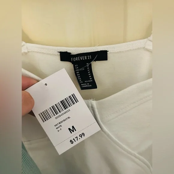 NWT white bodysuit with scrunch tank sleeve corset style size medium - Picture 2 of 5